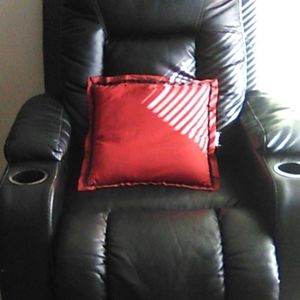 A lazy boy reclining car with 2 cup holders